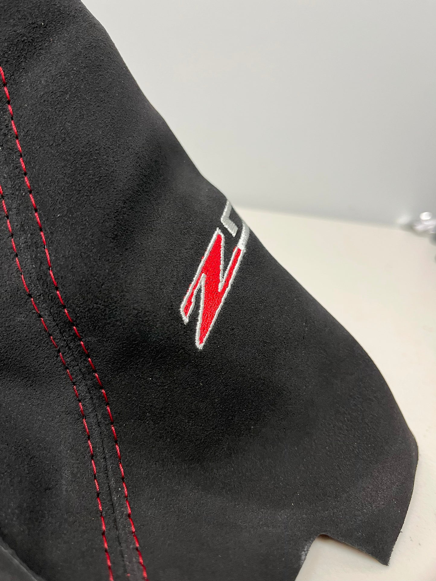 embroidery z06 red stitch suede shift boot cover for chevy corvette c6 z06 2005 2006 2007 2008 2009 2010 2011 2012 2013 manual transmission