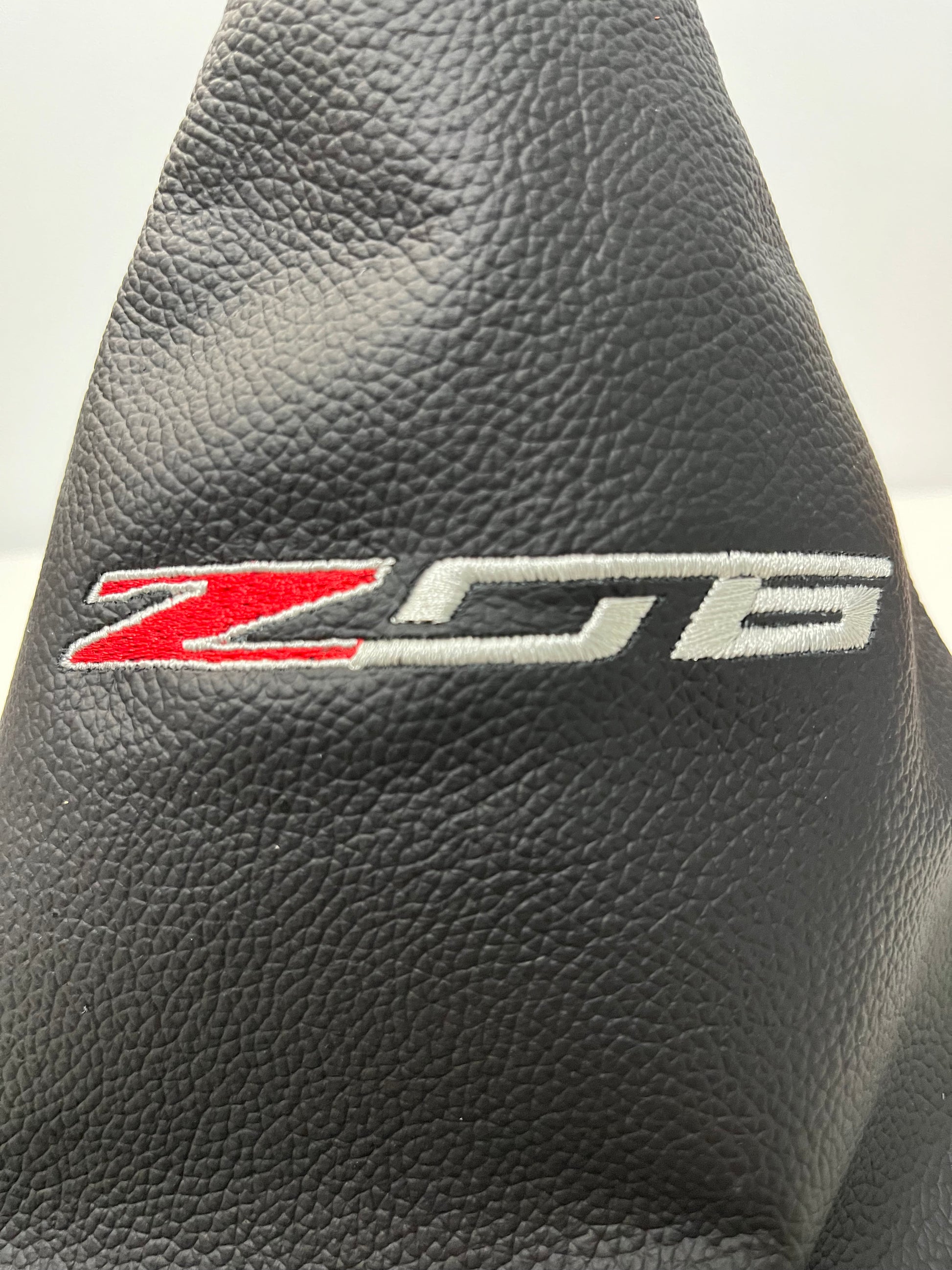 embroidery z06 red stitch leather shift boot cover for chevy corvette c6 z06 2005 2006 2007 2008 2009 2010 2011 2012 2013 manual transmission