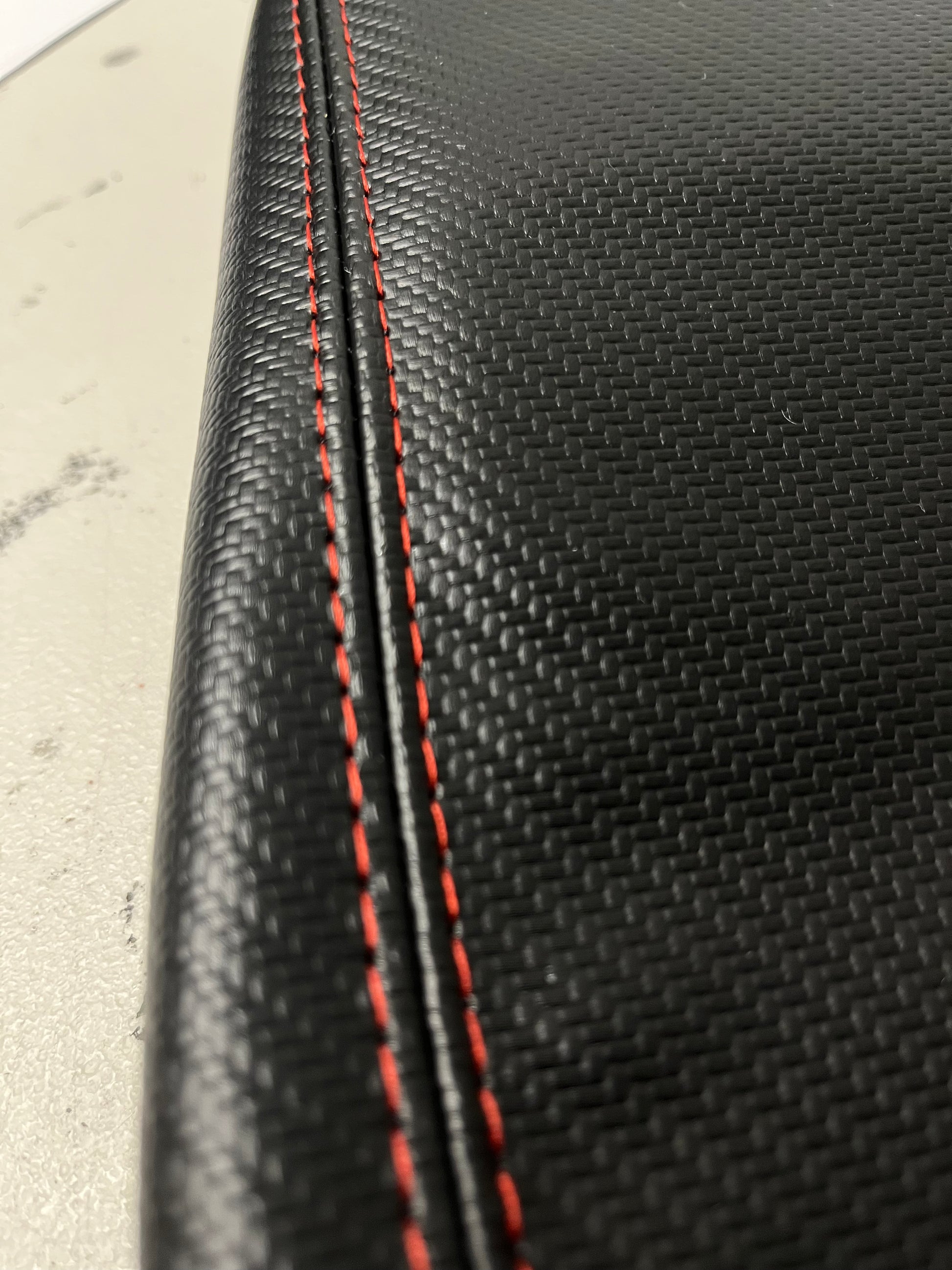 black carbon fiber synthetic leather console armrest cover fits for chevrolet corvette c5 1997 1998 1999 2000 2001 2002 2003 2004